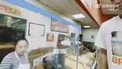 杨瀚森之前吃煎饼果子时想起周琦：我跟我琦哥也是梦幻联动了😂